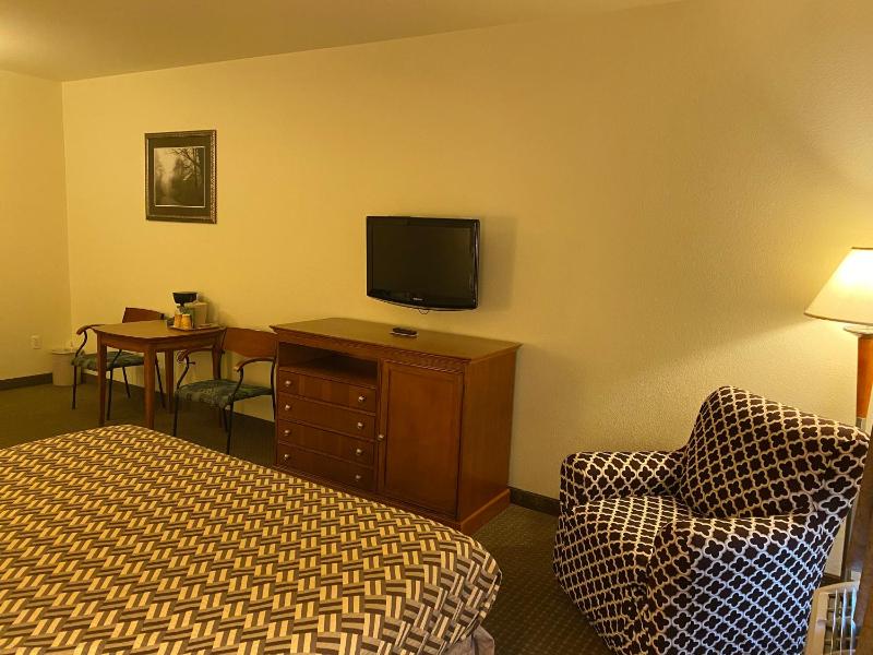 King Room - Non-Smoking image 3