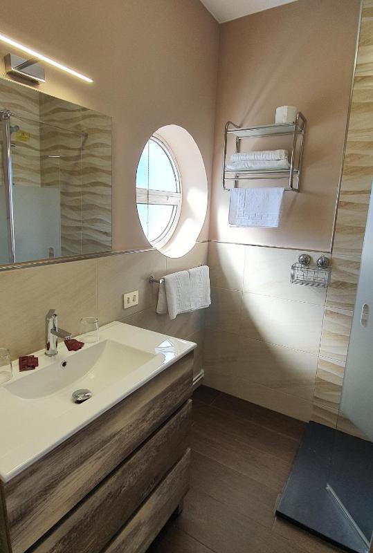 Single Room image 1
