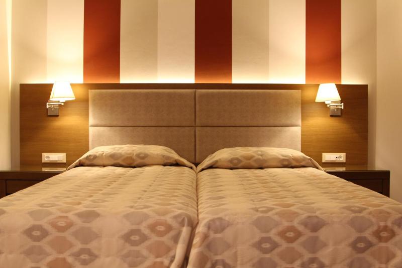 Double or Twin Room image 3