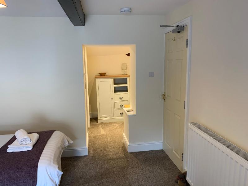 Twin Room image 2