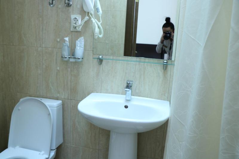 Twin Room image 3