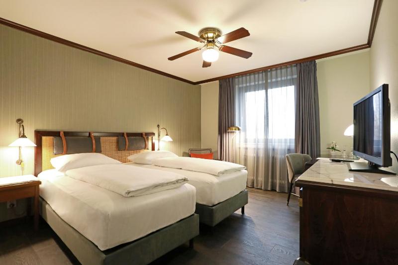 Standard Twin Room image 2