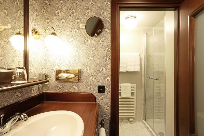 Executive Double Room image 2