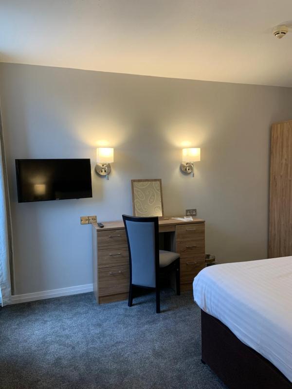 Apartment with Double Bed and Kitchen - Non-Smoking image 2
