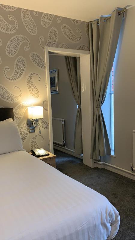 Apartment with Double Bed and Kitchen - Non-Smoking image 3