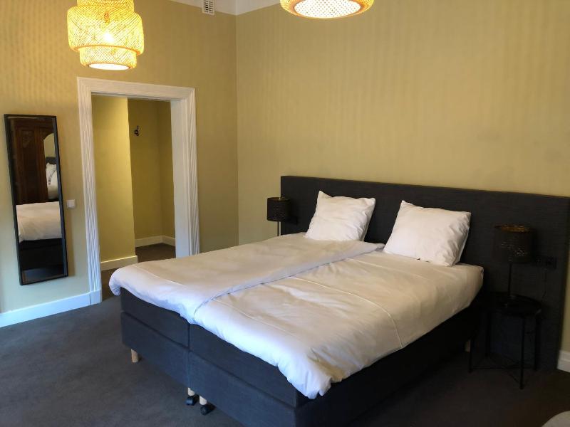 Twin Room image 1