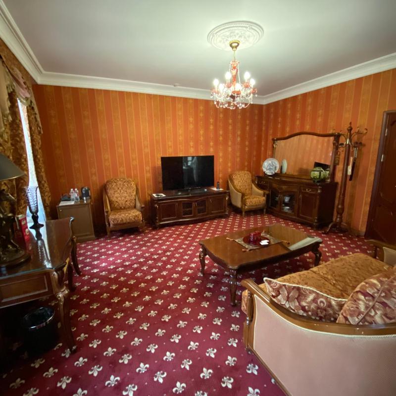 One-Bedroom Apartment image 3