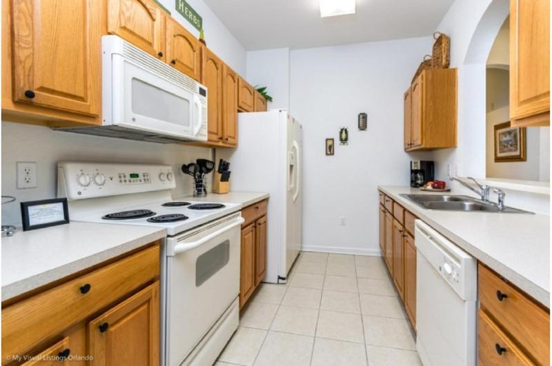 Three-Bedroom Townhome Davenport - image 14