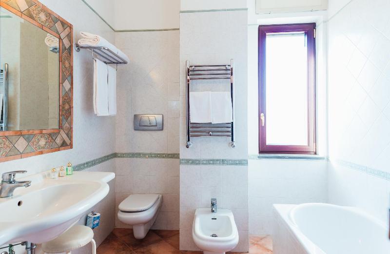 Double Room with Sea View image 2