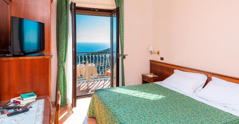 Double Room with Sea View image 1