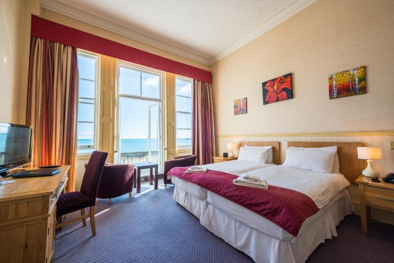 Double Room with Sea View image 4