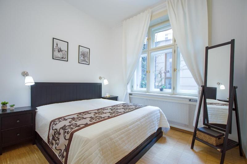 One-Bedroom Apartment image 2