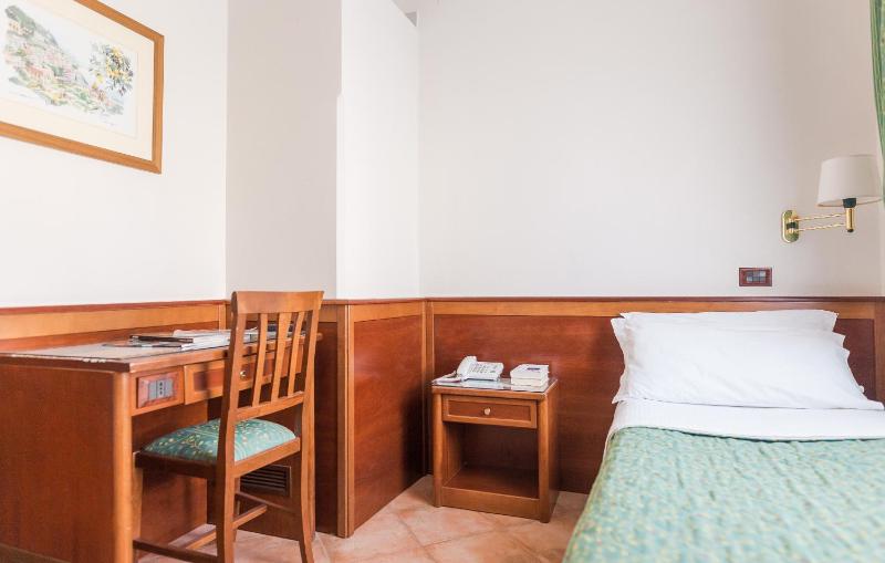 Standard Single Room image 3