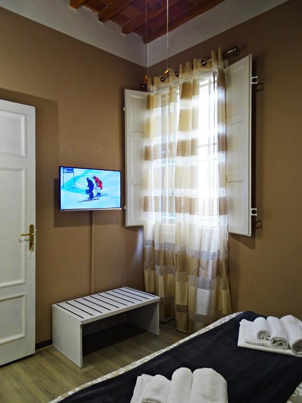 Double Room with Shared Bathroom image 4