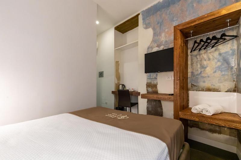 Economy Double Room image 1