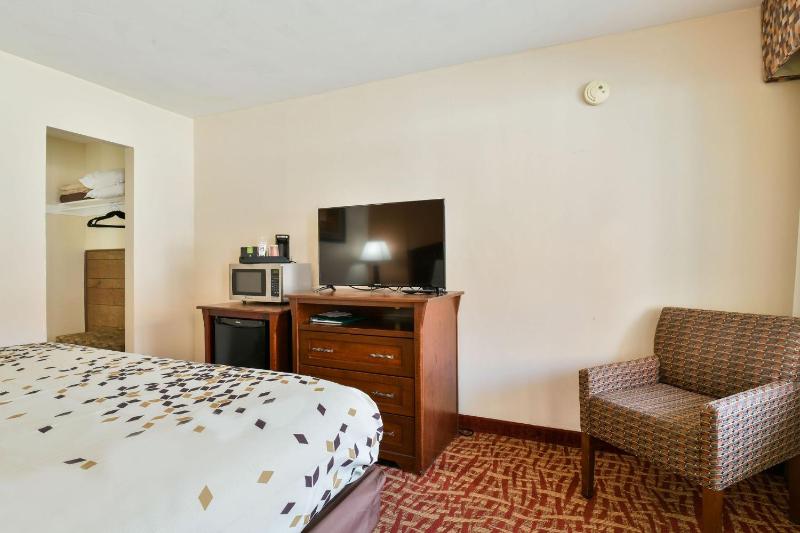Superior King Room image 4