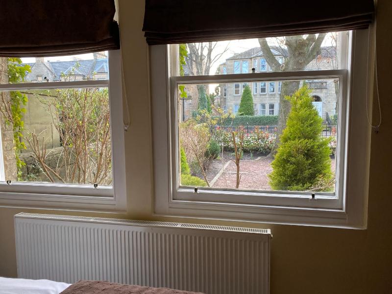 Standard Twin Room image 1