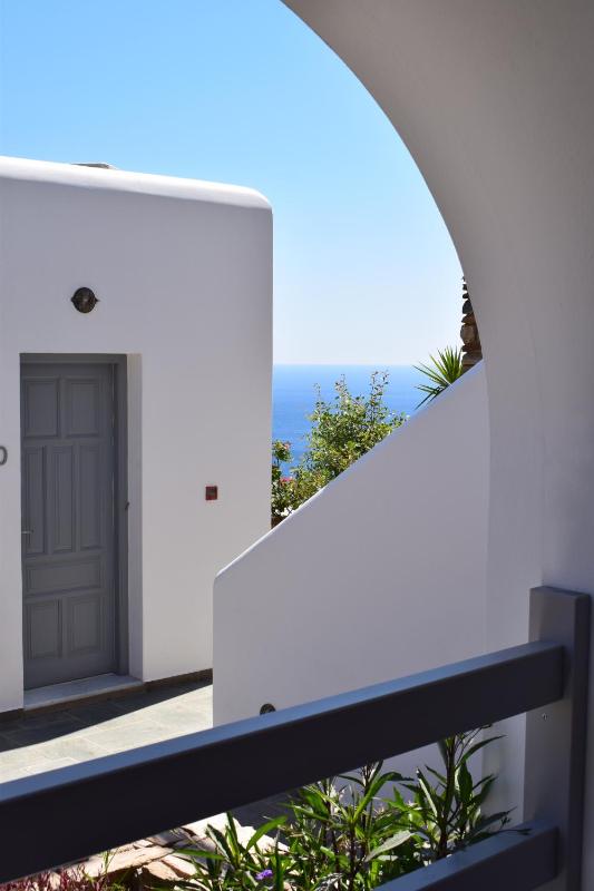 Triple Room with Garden View image 4