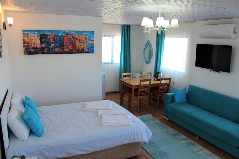 Quadruple Room with Sea View image 4