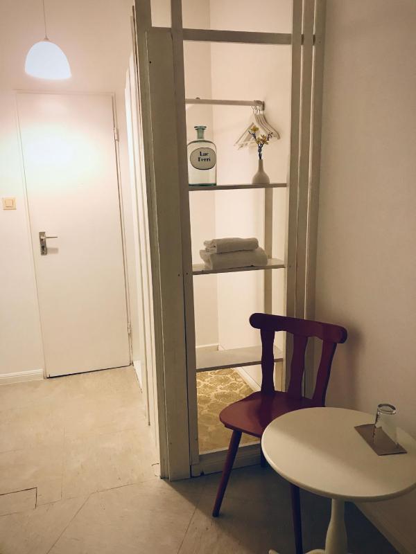 Double Room with Shared Bathroom image 3