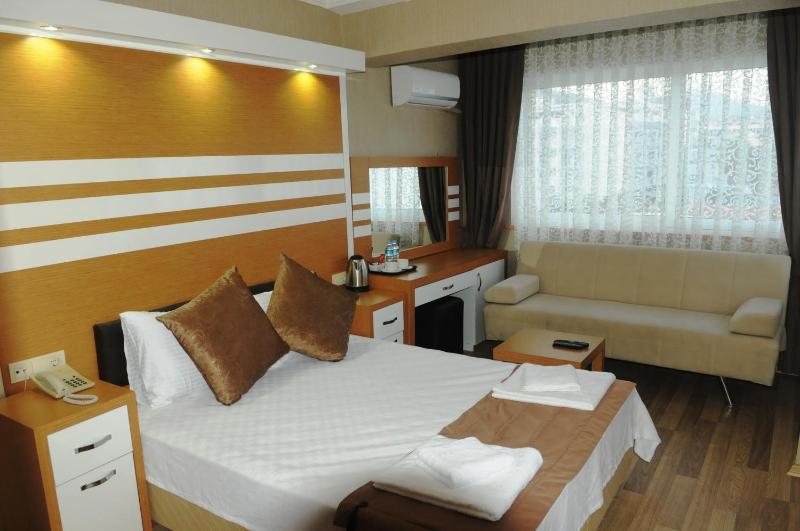 Double Room with Sea View image 4