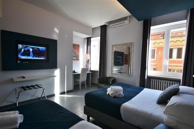 Quadruple Room image 4