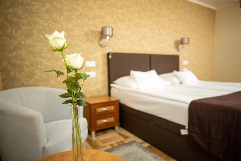 Double or Twin Room image 2