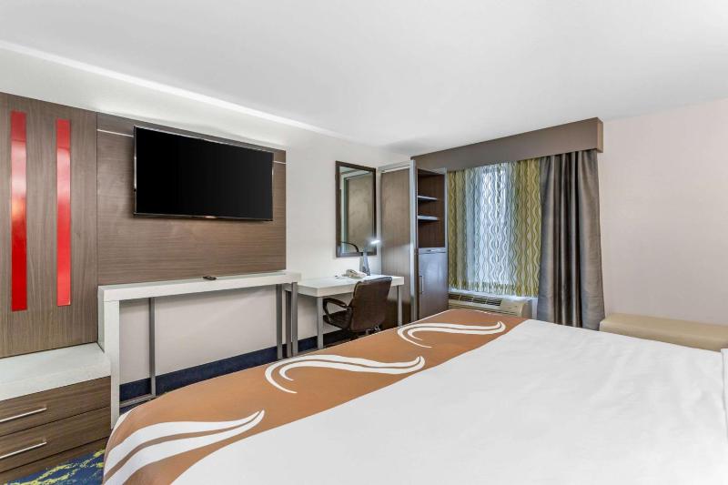 King Room - Non-Smoking image 3