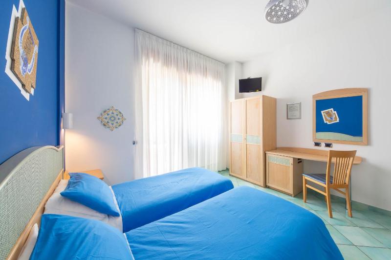 Deluxe Double Room with Balcony image 4