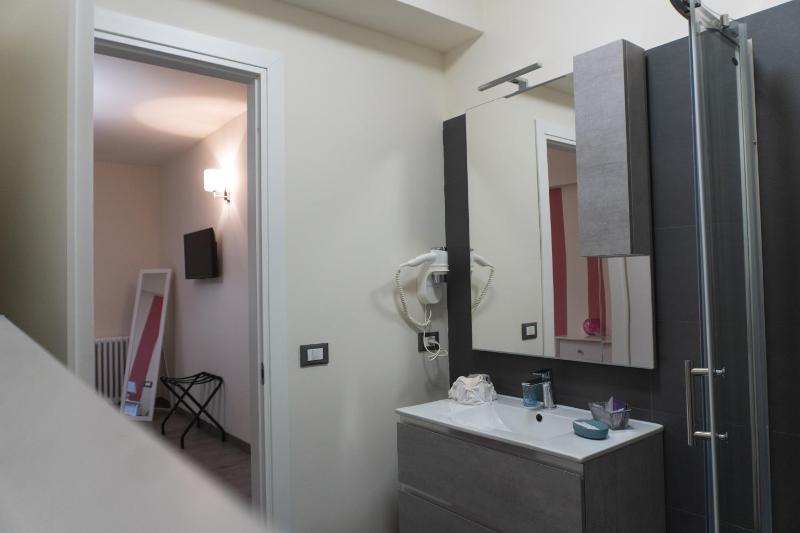 Deluxe Double Room image 4