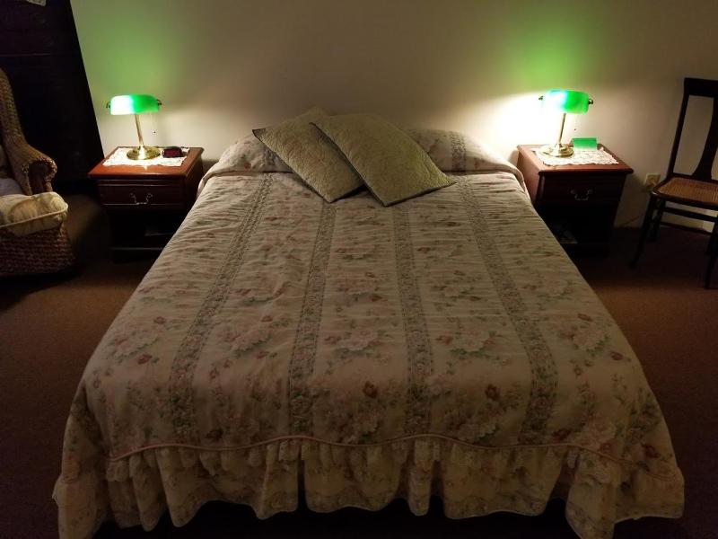 Deluxe Queen Room image 3