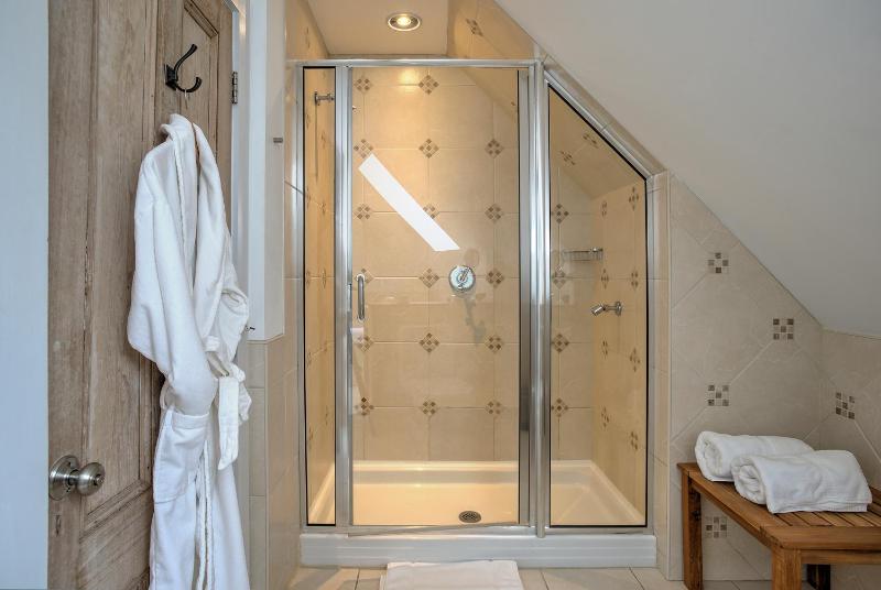 Suite with Spa Bath image 2