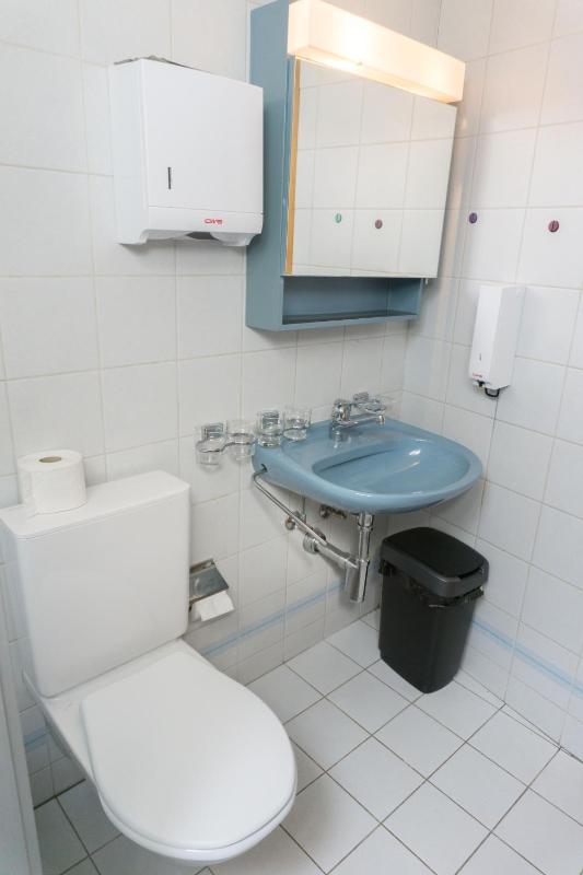 Single Room with Shared Shower and Toilet image 4