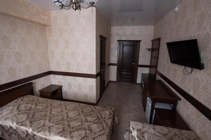 Standard Triple Room image 2