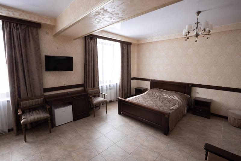 Standard Suite image 3