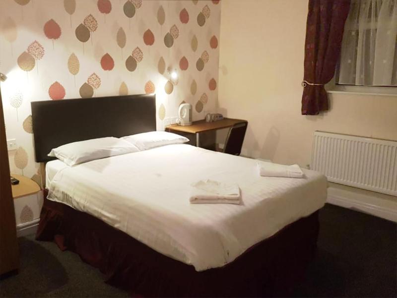 Classic Double Room image 4