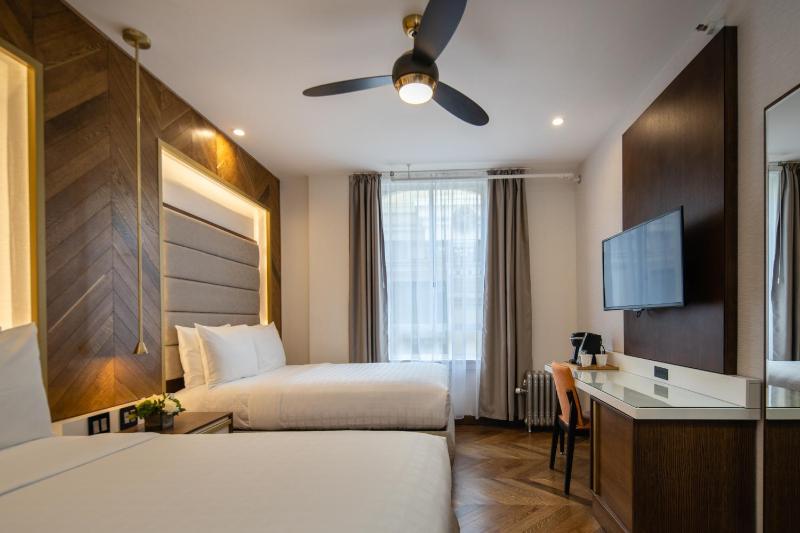 Double Room with Two Double Beds image 3