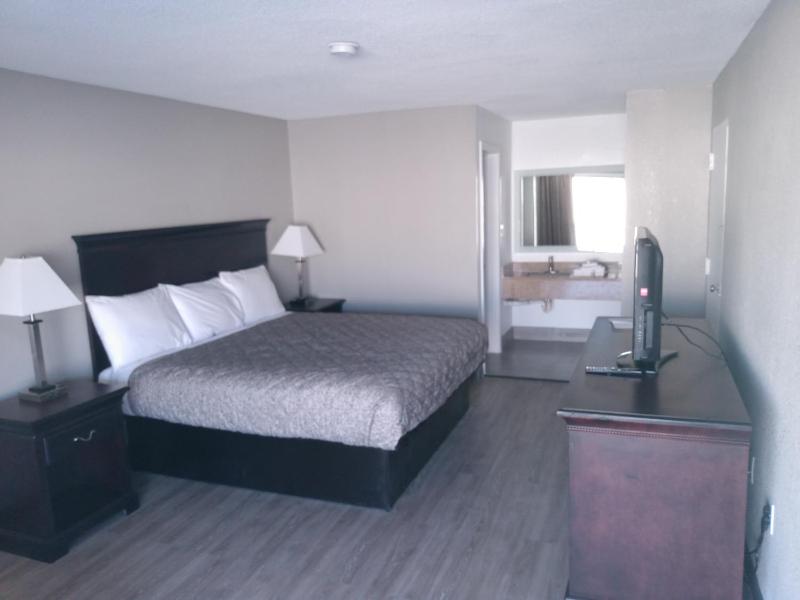 Deluxe King Room image 3