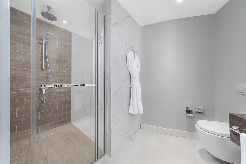 Deluxe Suite image 3