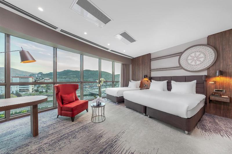 Deluxe Room image 2
