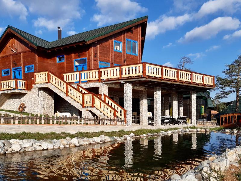 El Paso City Zlatibor - Unique Wooden Cottages Treehouse Wild West Rooms accommodation 1-6 people - image 6