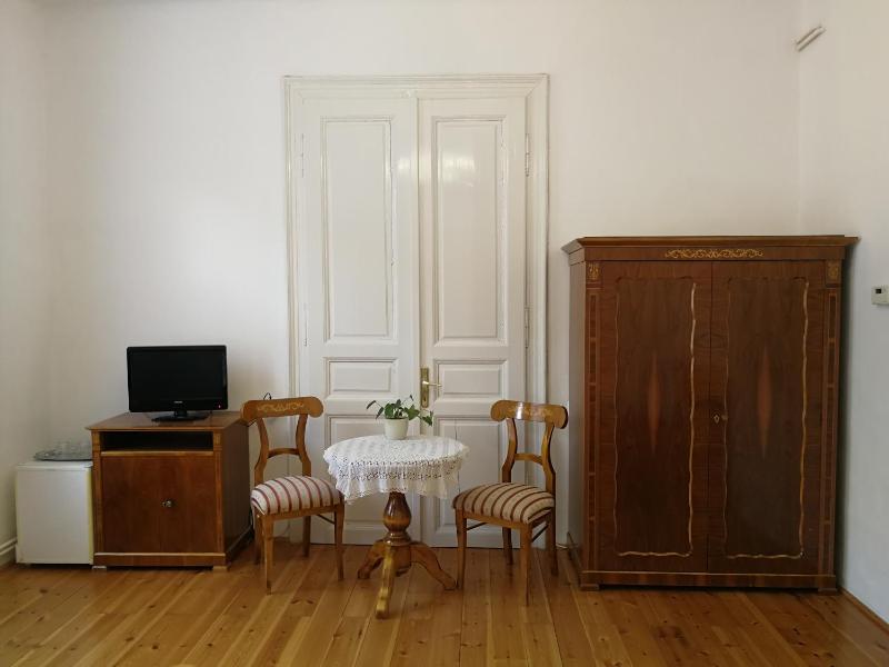 Deluxe Double Room with Shower image 3