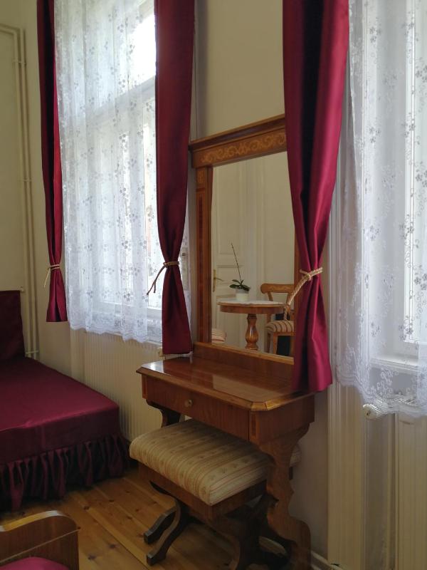 Deluxe Twin Room image 3