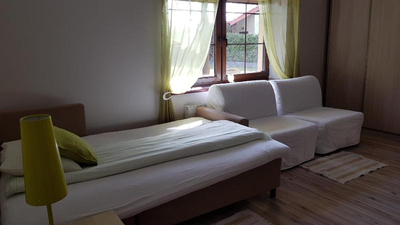 Studio Apartment image 3