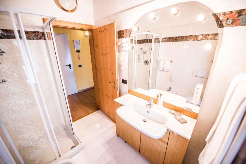 Double Room image 4