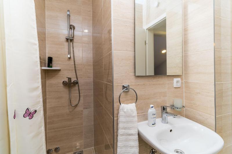 One Bedroom Apartment with City View image 3