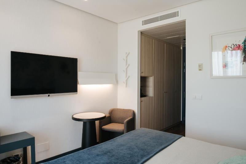 Single Room image 3