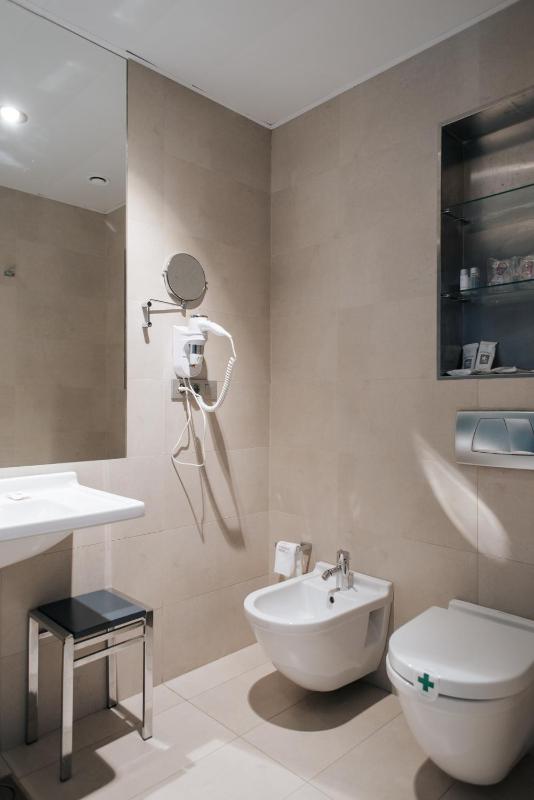 Double Room with Sea View image 3