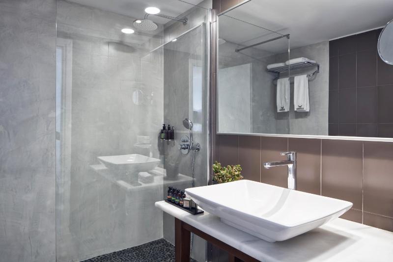 Premium Triple Room image 2