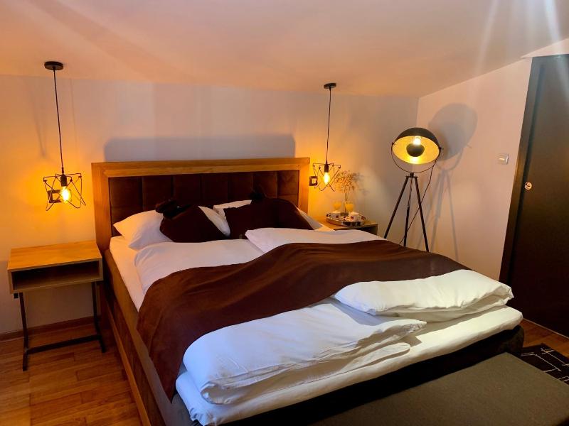 Deluxe Double Room image 4